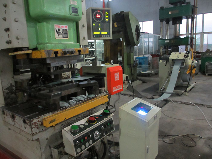 NC servo feeder