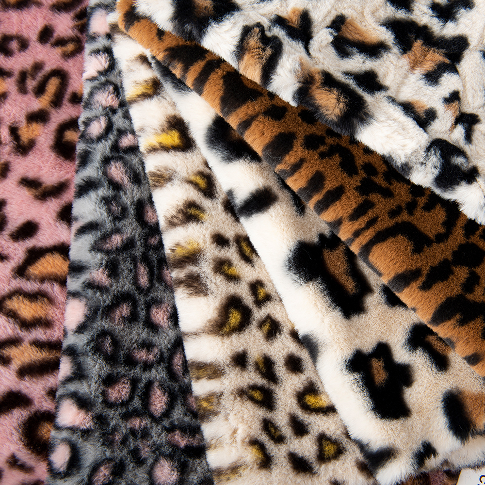 Customized Faux Rabbit Fur Fabric with Long Pile and Brushed Finish Density 133×100