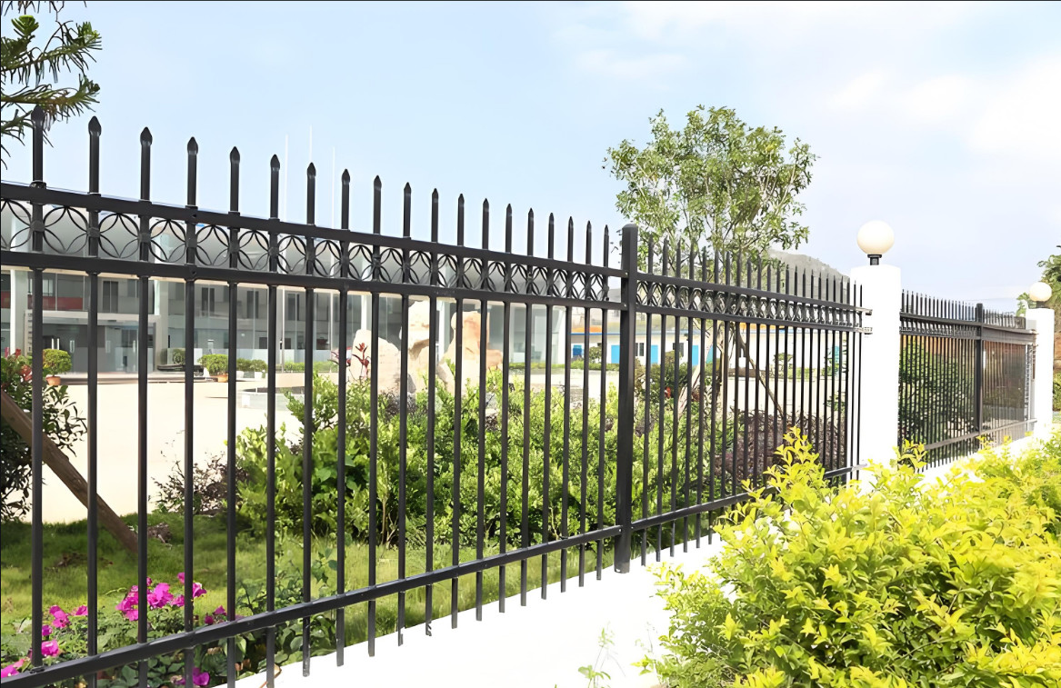 5ft Durable Rust-Resistant Tubular Steel Fence Modern Design For Enhanced Security And Longevity