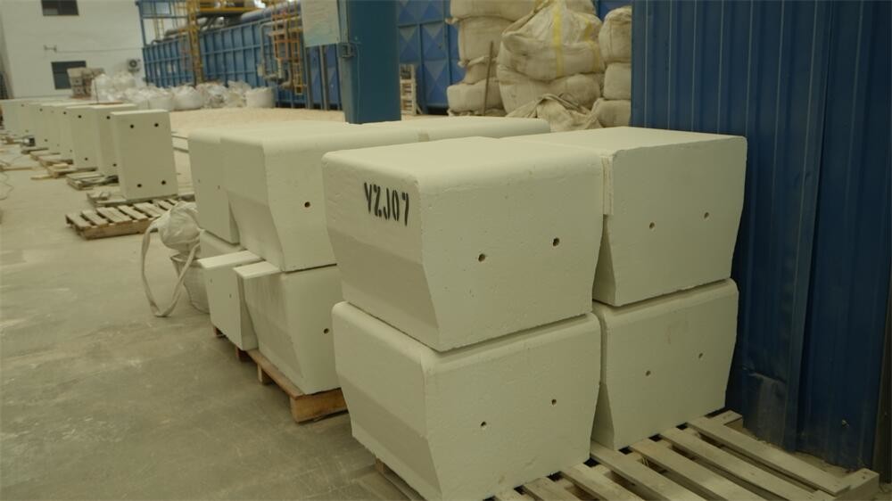 Less Pollution To Glass Melt Resintering Fusion Cast Mullite Refractory Bricks For Glass Furnace