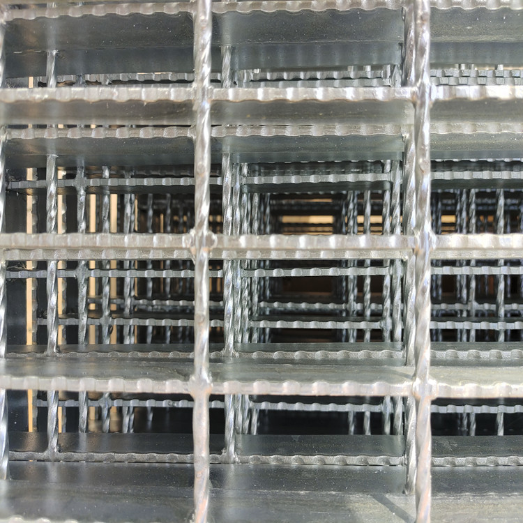 Construction Serrated Carbon Steel Bar Grating Hot Dipped Galvanized 325/30/100