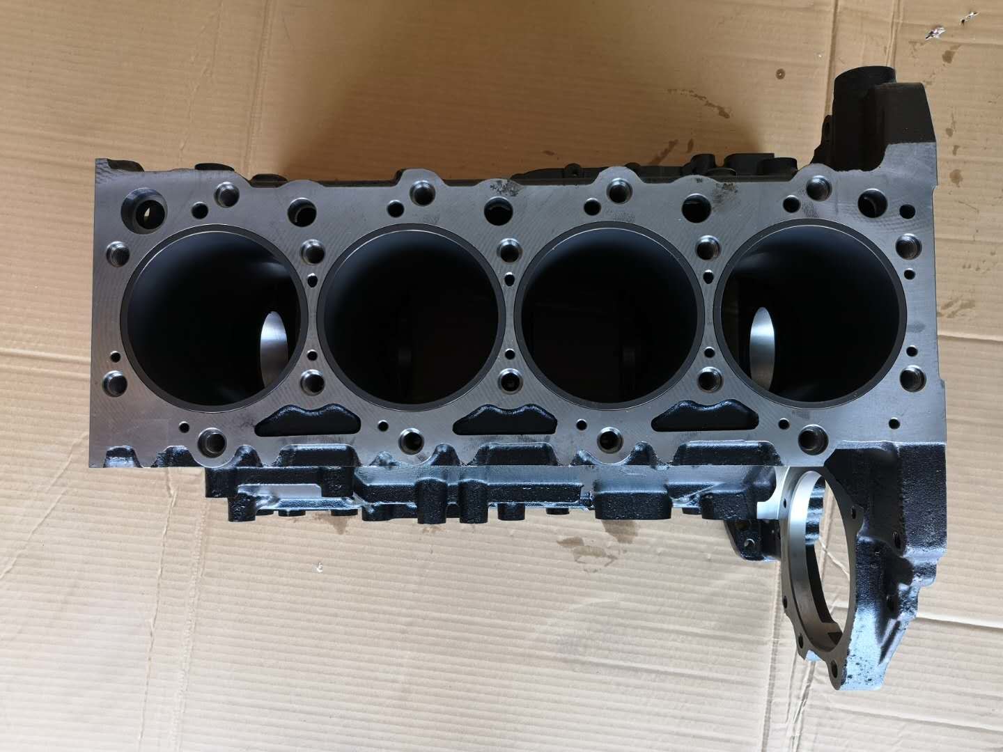 4HF1 Engine Cylinder Block 8971037611 For Isuzu NKR NPR Light Truck High Quality Include Cylinder Liner
