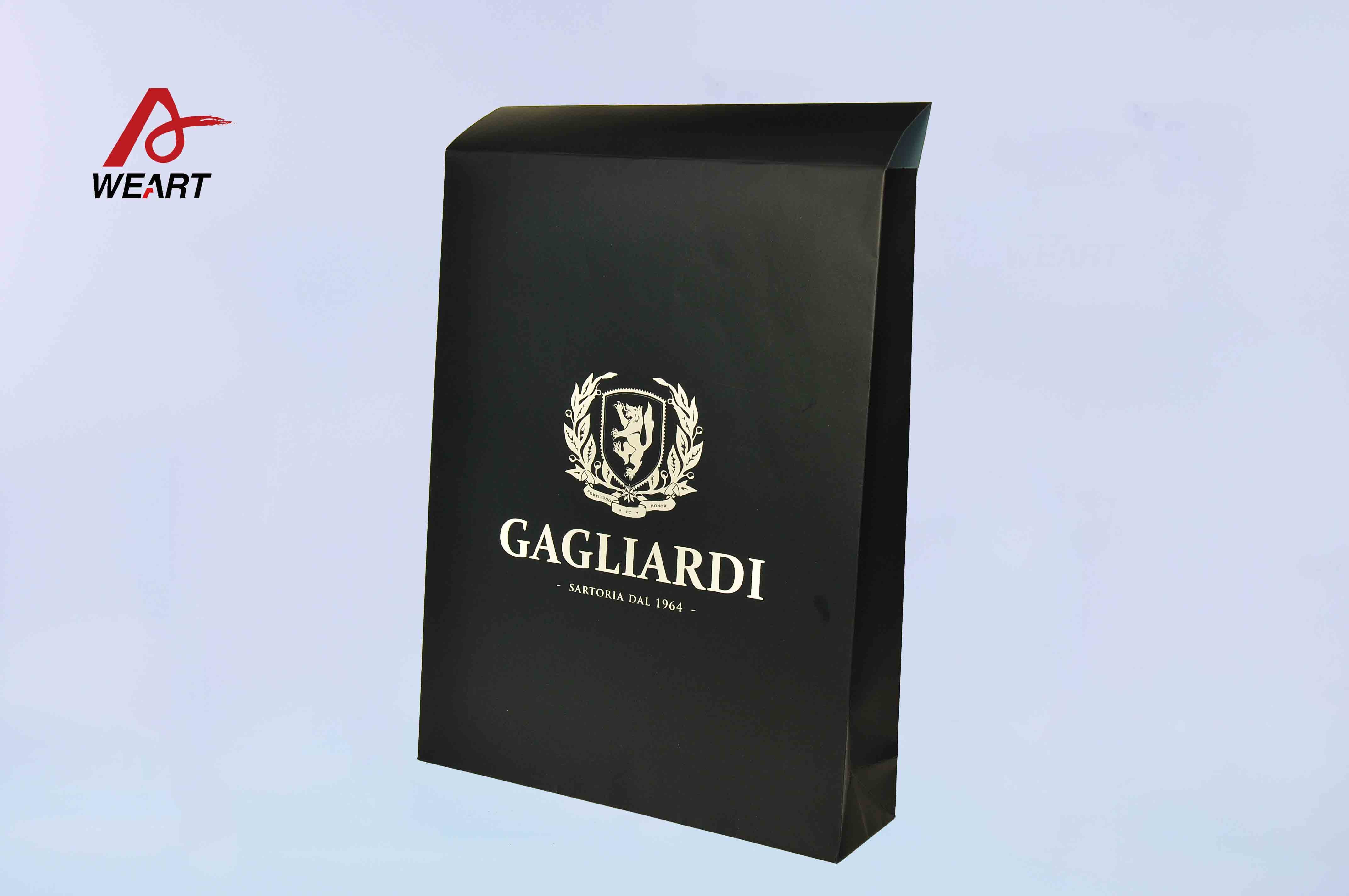 Special Customized Christmas Paper Gift Bags Blue Color Embossed Logo With Blue Handle