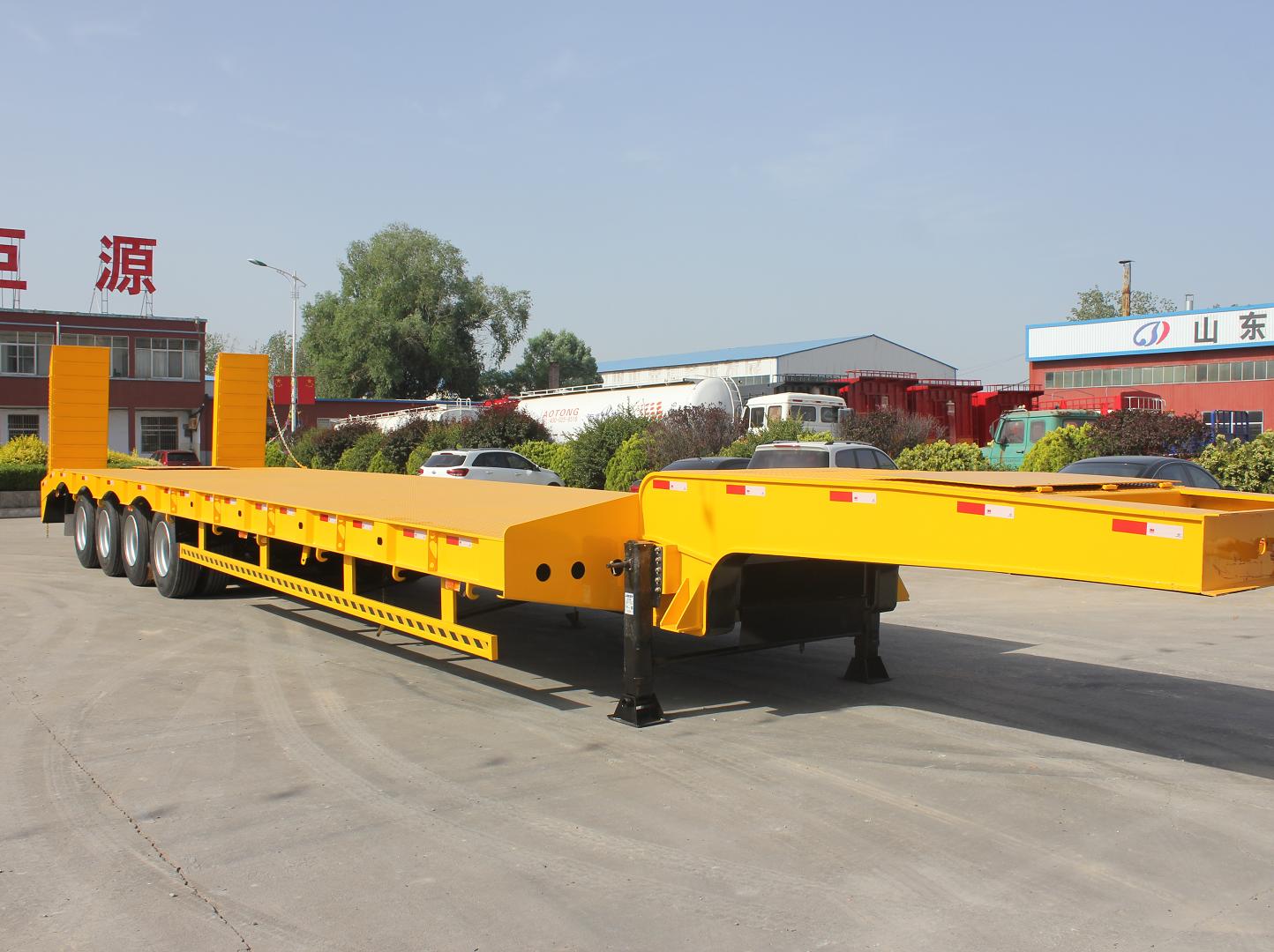Lowbed Semi-Trailer for Heavy Road Equipment 4 Axles 12.5m 40 Feet Tire 245/70r19.5