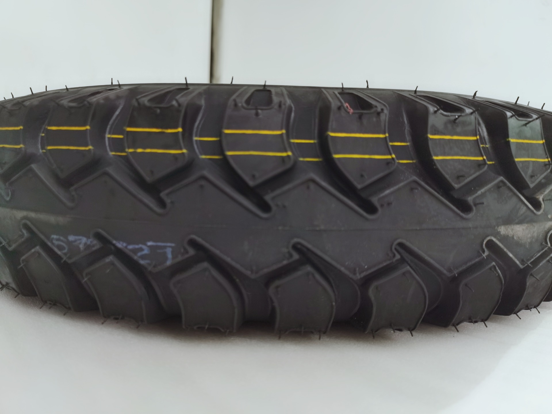 DAYANG OEM 5.0-12 Motorcycle Tire Natural Rubber Casing Global Packing Black Color