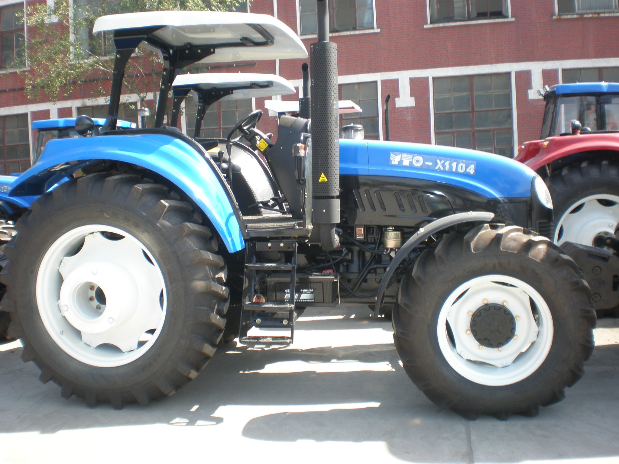YTO X1004 100hp Agriculture Farm Tractor With 6 Cylinder Engine