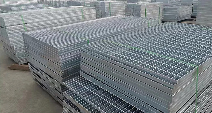 Galvanized Steel Walkway Grating Black / White For Chemical Plant 30*3mm