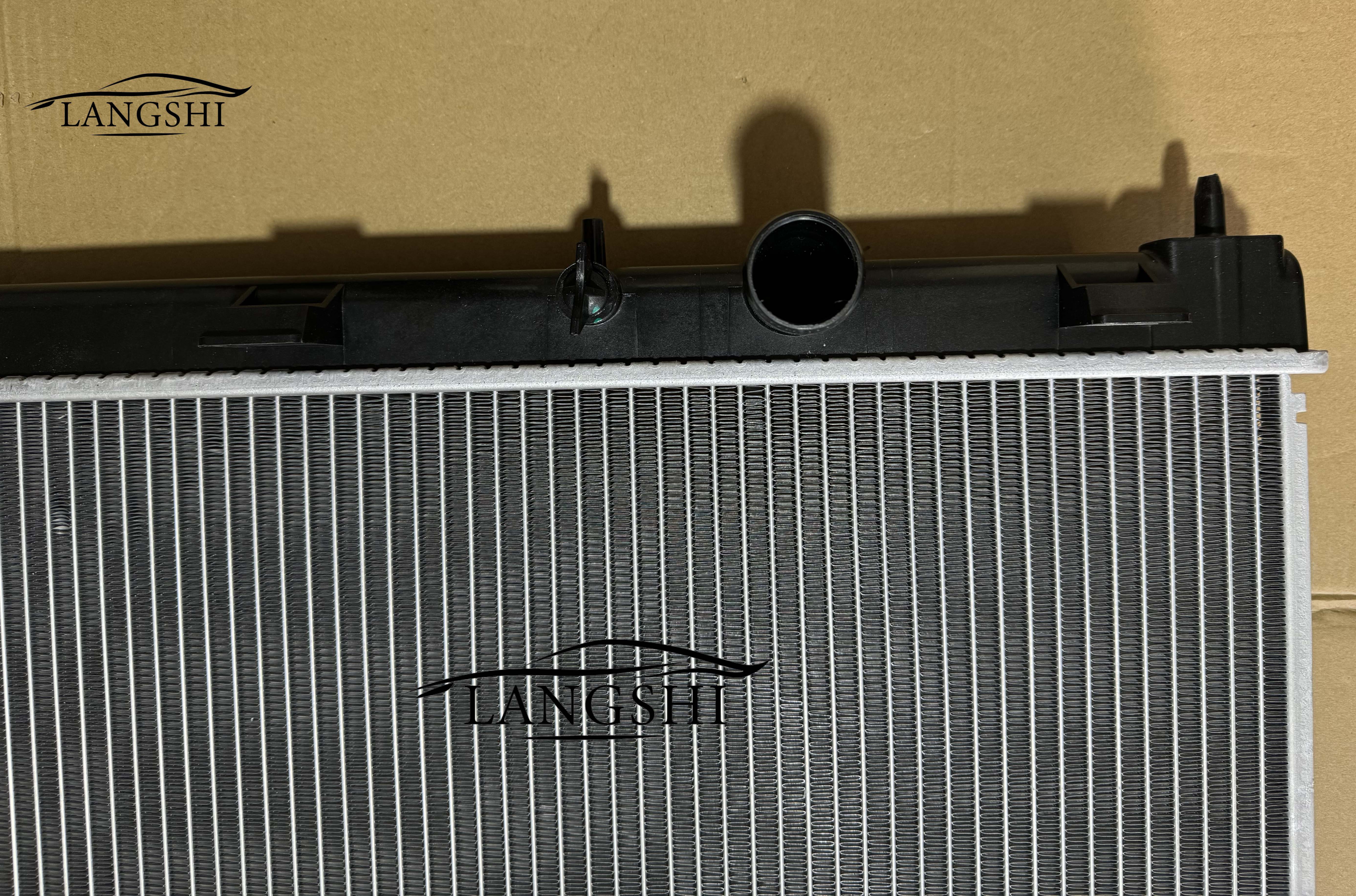 1350A601 MZ691047 Aluminum Radiator for MITSUBISHI OUTLANDER 1350A601 1350A602 1350A825