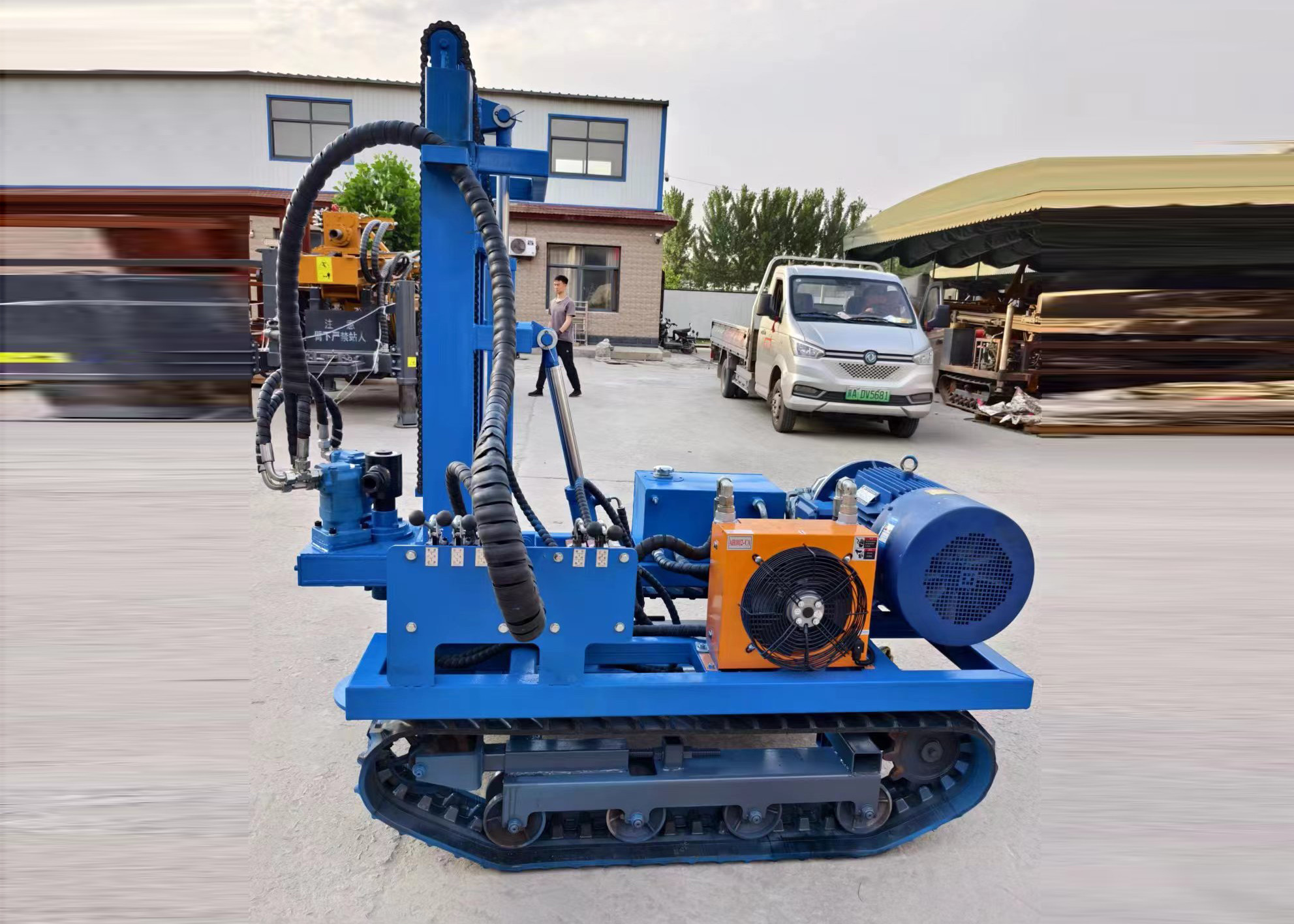 100m Small Diesel Engine Crawler Mounted Drill Rig Machine For Water Well Drilling