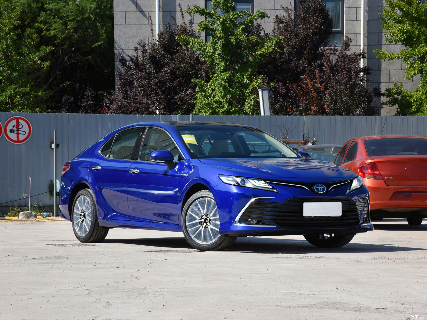 2024 To-yota C-amry 2.5S 5 Seats Hybrid Electric Car Hybrid Technology 360° Rear Camera Integral Body Cabin Structure