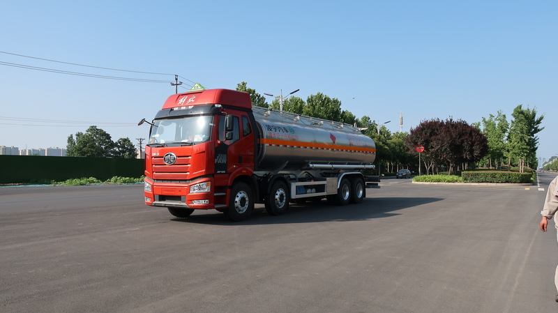 CIMC LINYU FAW 8*4 31 Cub Aluminum Alloy Diesel Tanker Truck Petrol Fuel Transport Truck