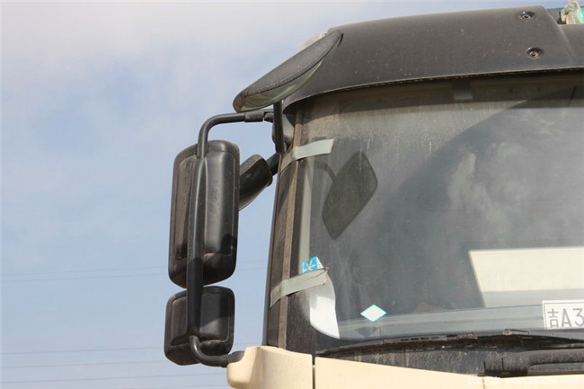 White Concrete Construction Equipment , FAW J6P Self - Load Mobile Concrete Mixer 8 Cubic Meters