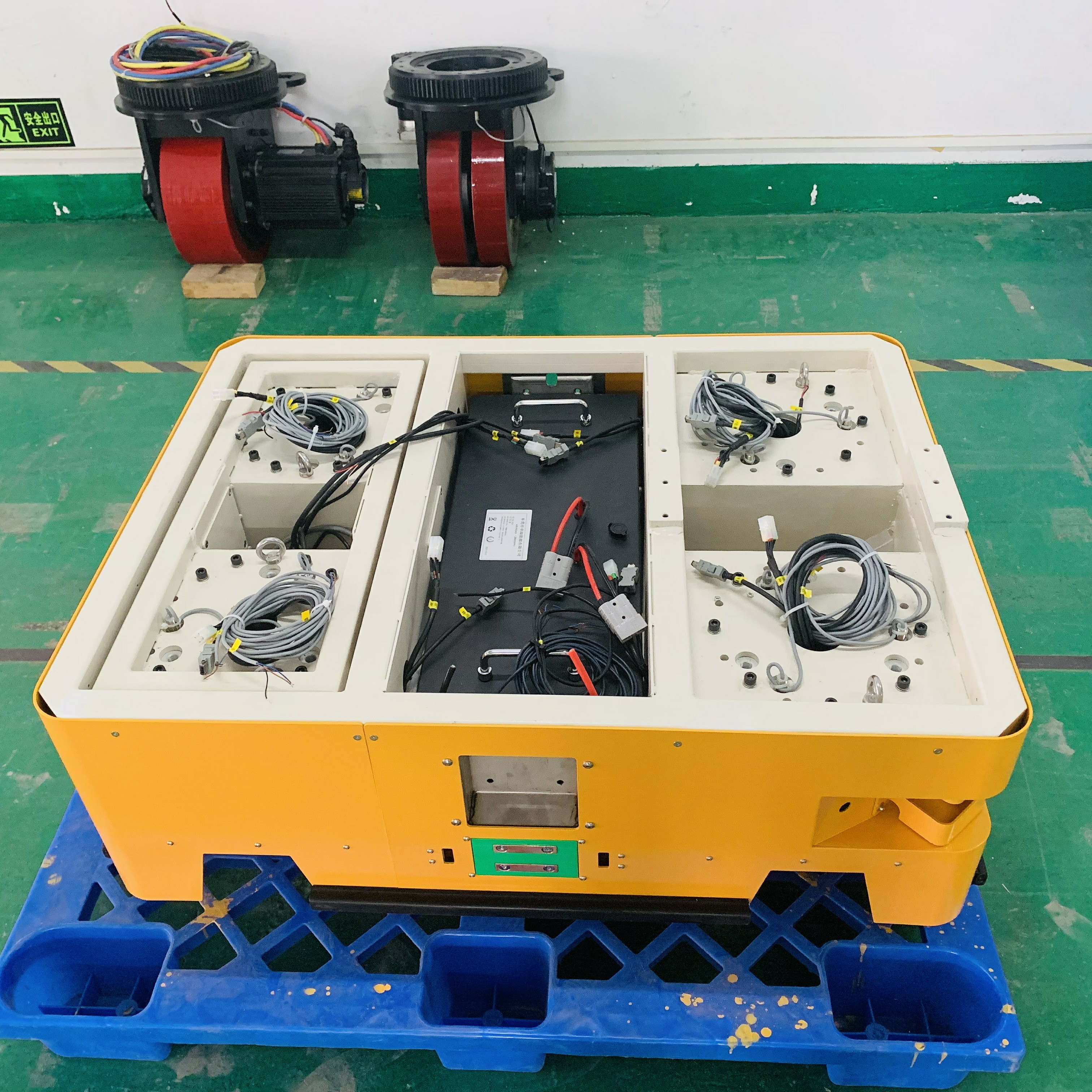 DC24V Multifunctional AGV Chassis Robot Platform Chassis With Driving System