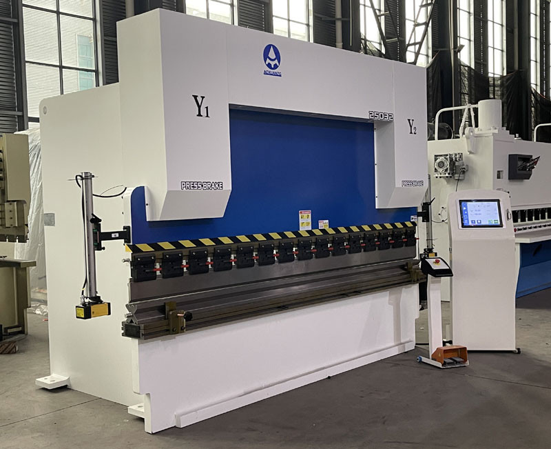 250T 3200MM CNC Hydraulic Press Brakes With Angle And Length Automatic Correction