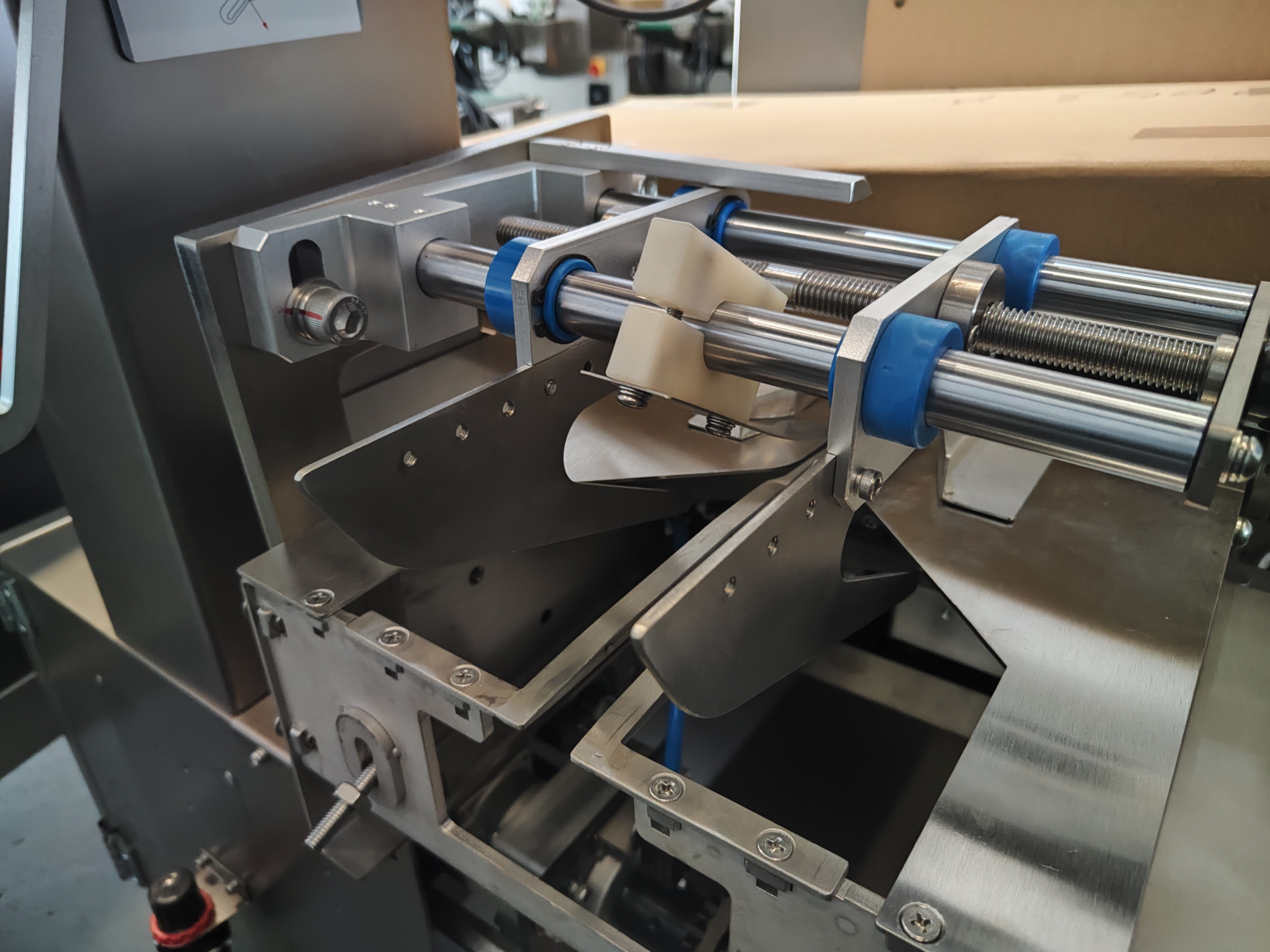 Dry Fruit Automatic Flow Wrapping Machine Bafu Cake Cookies Biscuit Packing Machine