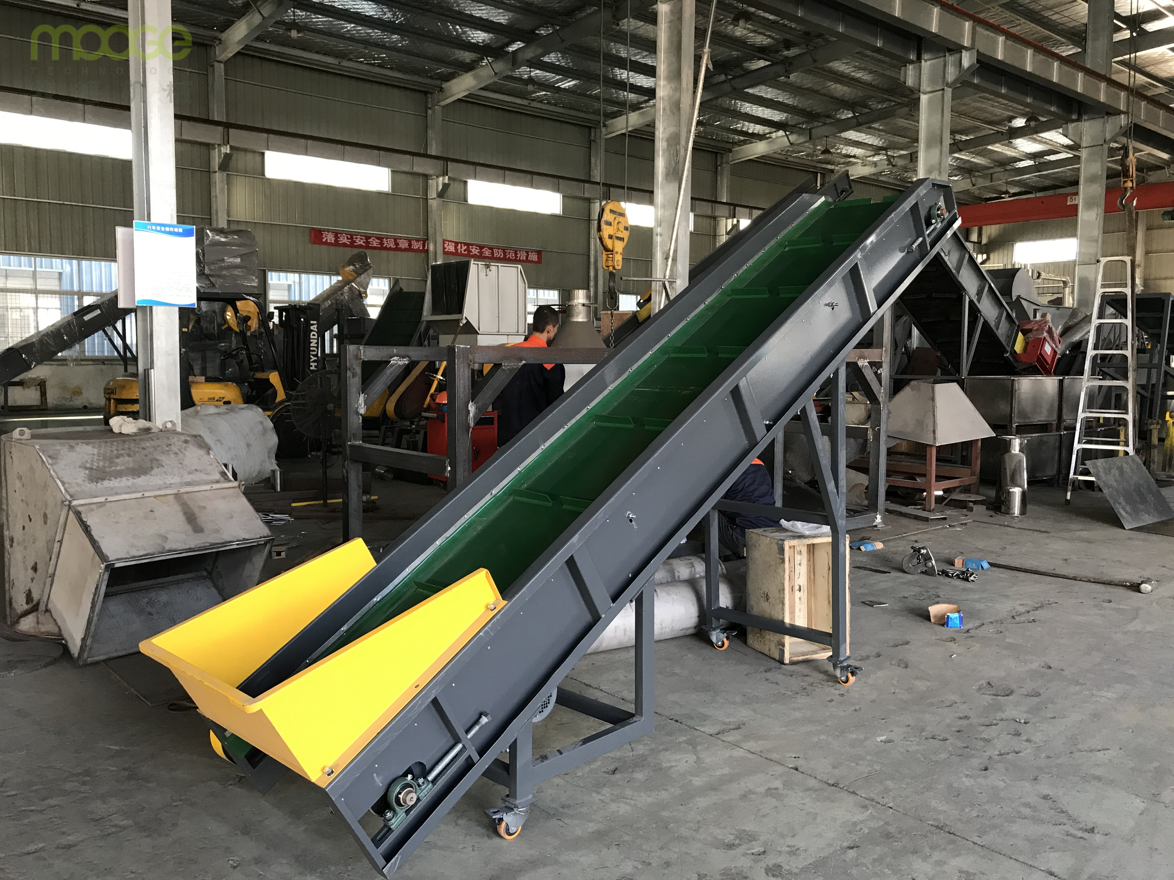 PP PE Chain Conveyor Machine Rubber Recycling Conveyor Belt