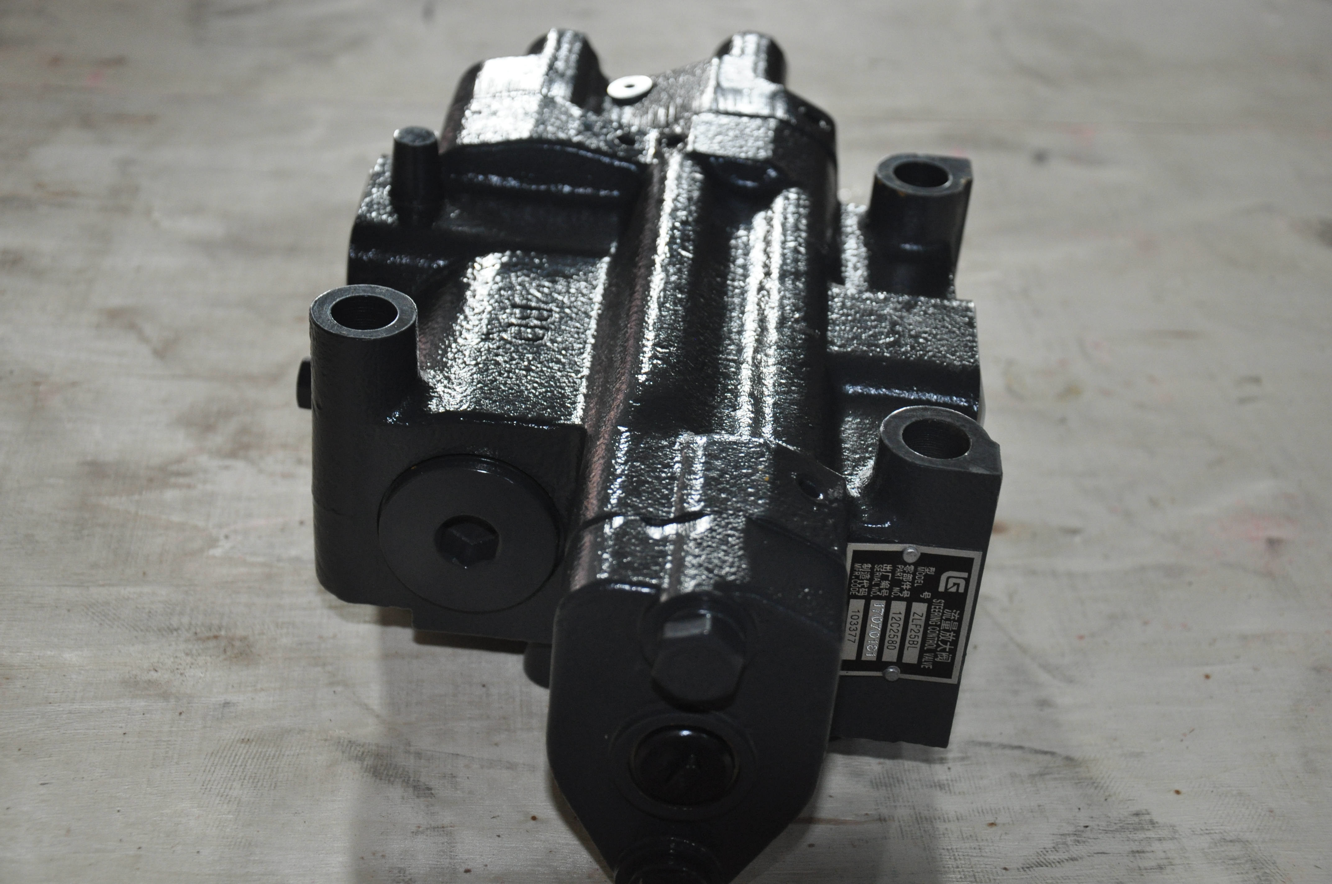 12C2580 Wheel Loader Engine Parts CLG856II Hydraulic Flow Control Valve