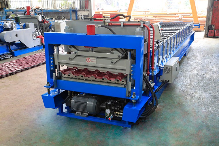 Metal Glazed Roof Tile Roll Forming Machine With High Production Speed