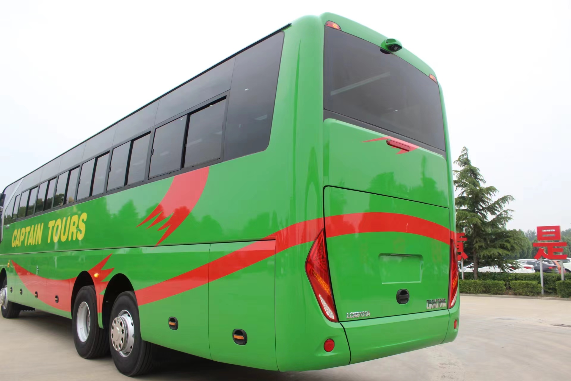 Luxury Buses with 75 1 1 Seats and Multi-leaf Spring Suspension Chassis