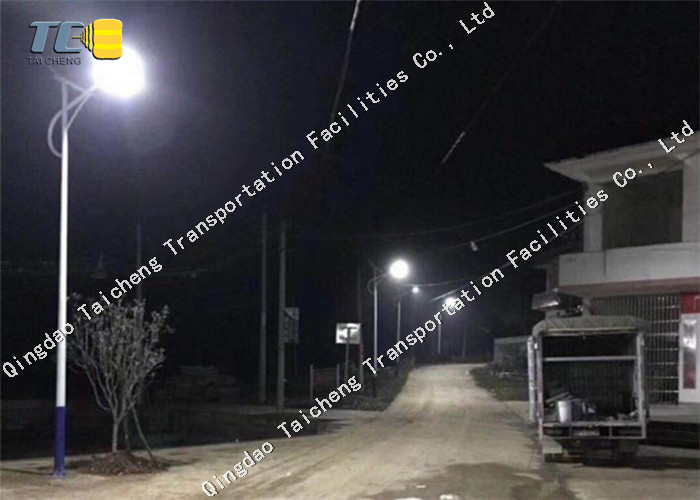 Highways Solar Powered Road Lights Die Cast Aluminum Alloy Material Energy Saving