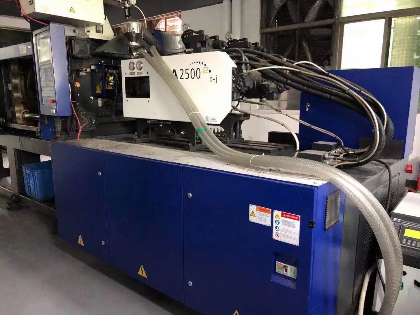 Used 8.3T Double Colour Injection Moulding Machine For Automotive Packaging Electrical