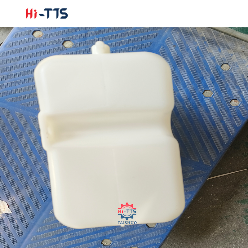 Truck Parts Expansion Tank R215-9 R225-9 11N8-41071 For Radiator Water Tank