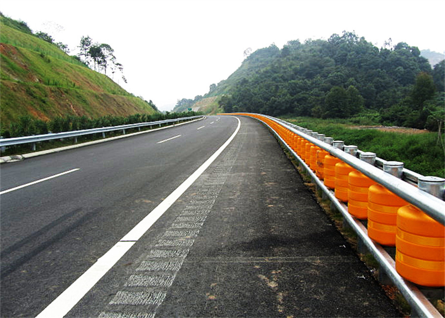 Roadway Safety Rolling Guardrail Barrier with EVA Q345 Material