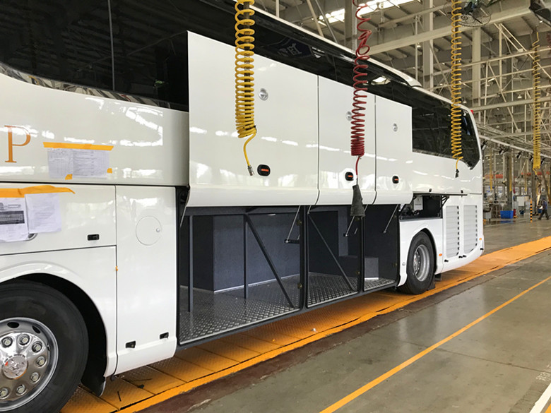 LHD/RHD Cummins 375HP Euro5 51+2 Seats Luxury Coach Bus YBL6128SD for Africa