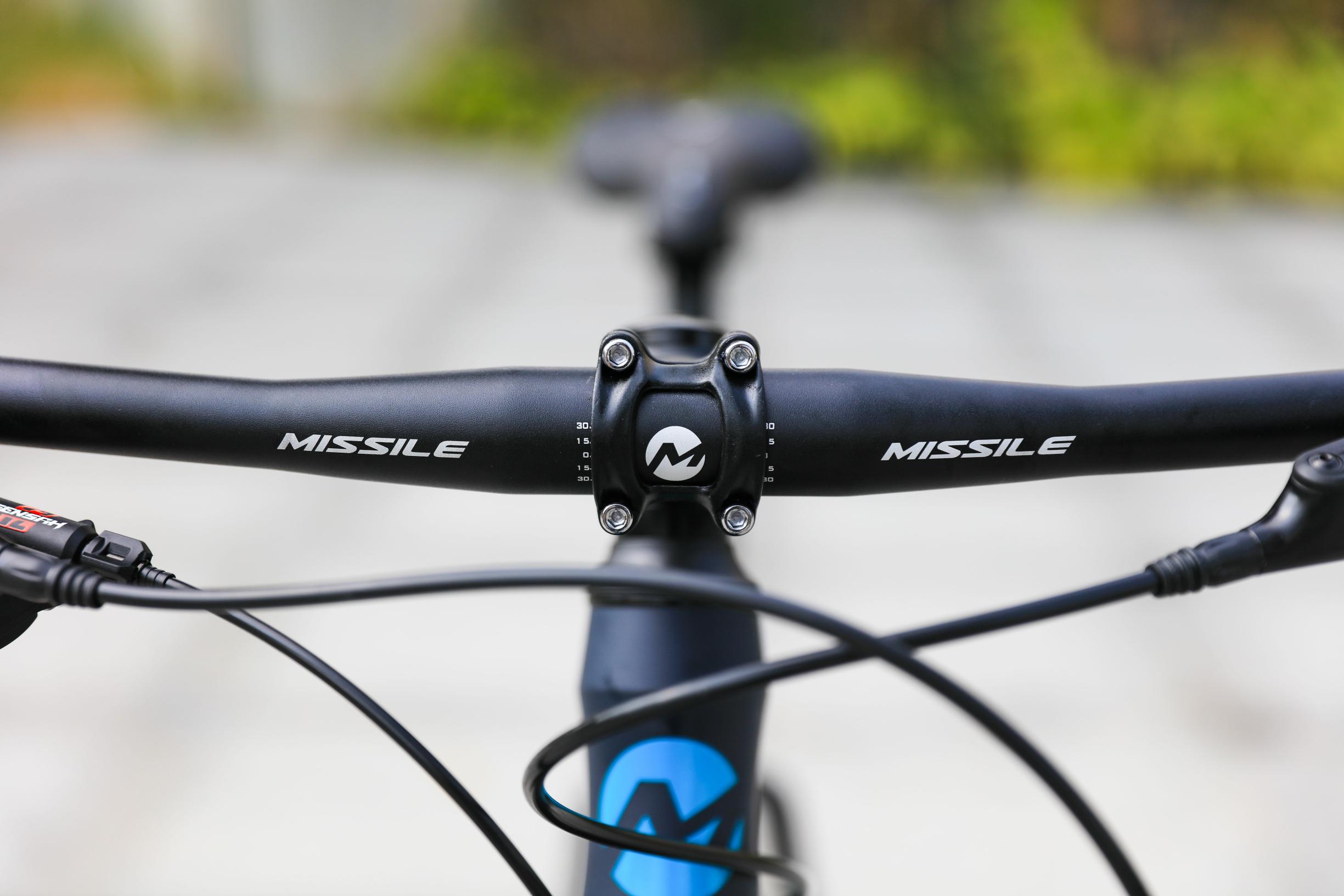 27.5 Inches Mountain Bike with Hydraulic Disc Braking System and Lightweight Design