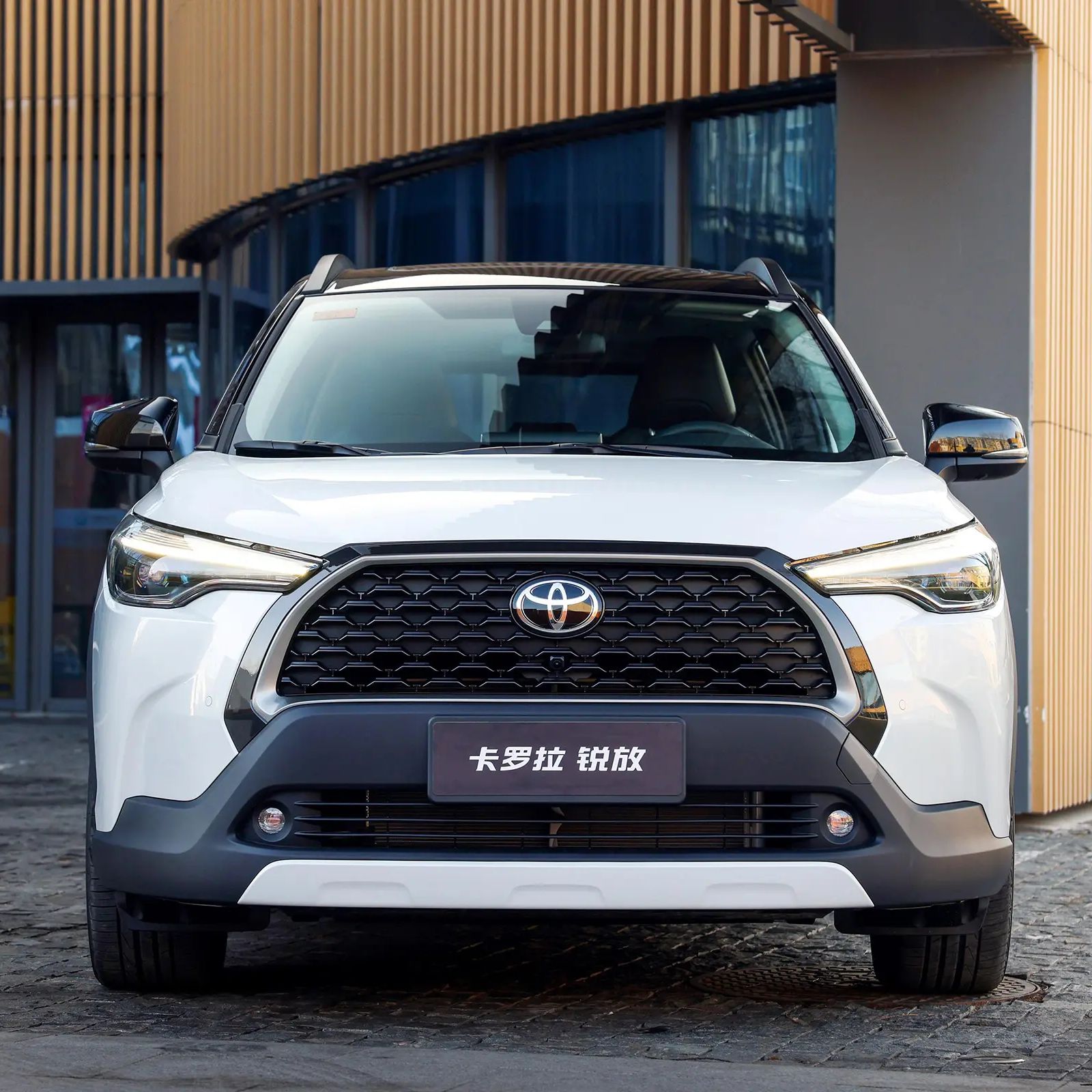 2024 To-yota Corolla Cross 2.0L Gasoline Hybrid Sports Car Best SUV with Front Suspension Macpherson and Automatic Gear Box