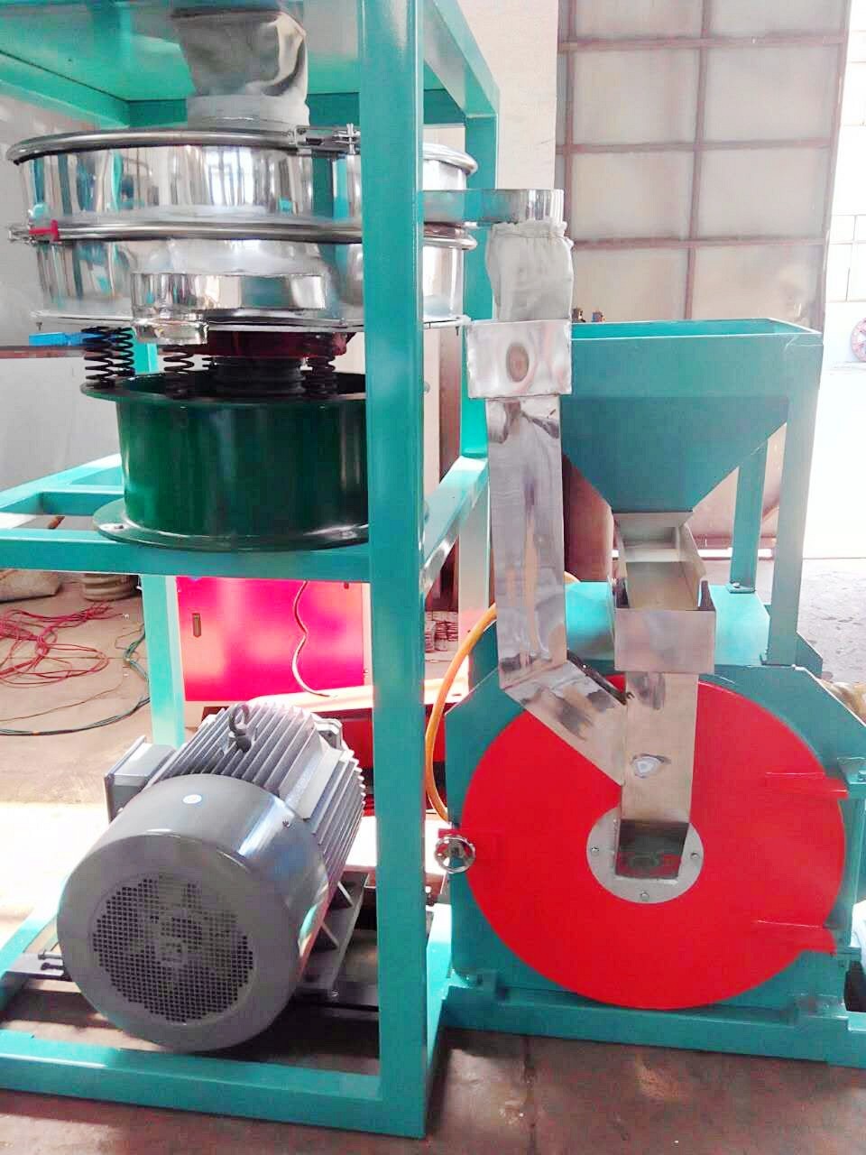 250kg / H Automatic PVC Pulverizer Machine Steel Blade Compact Structure