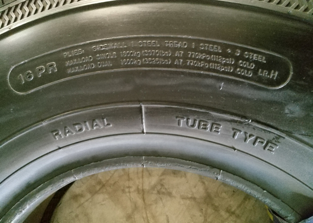 All Axle Wheel Heavy Duty Truck Tires , Lite Truck Tires 8.25R16LT Long Service Life