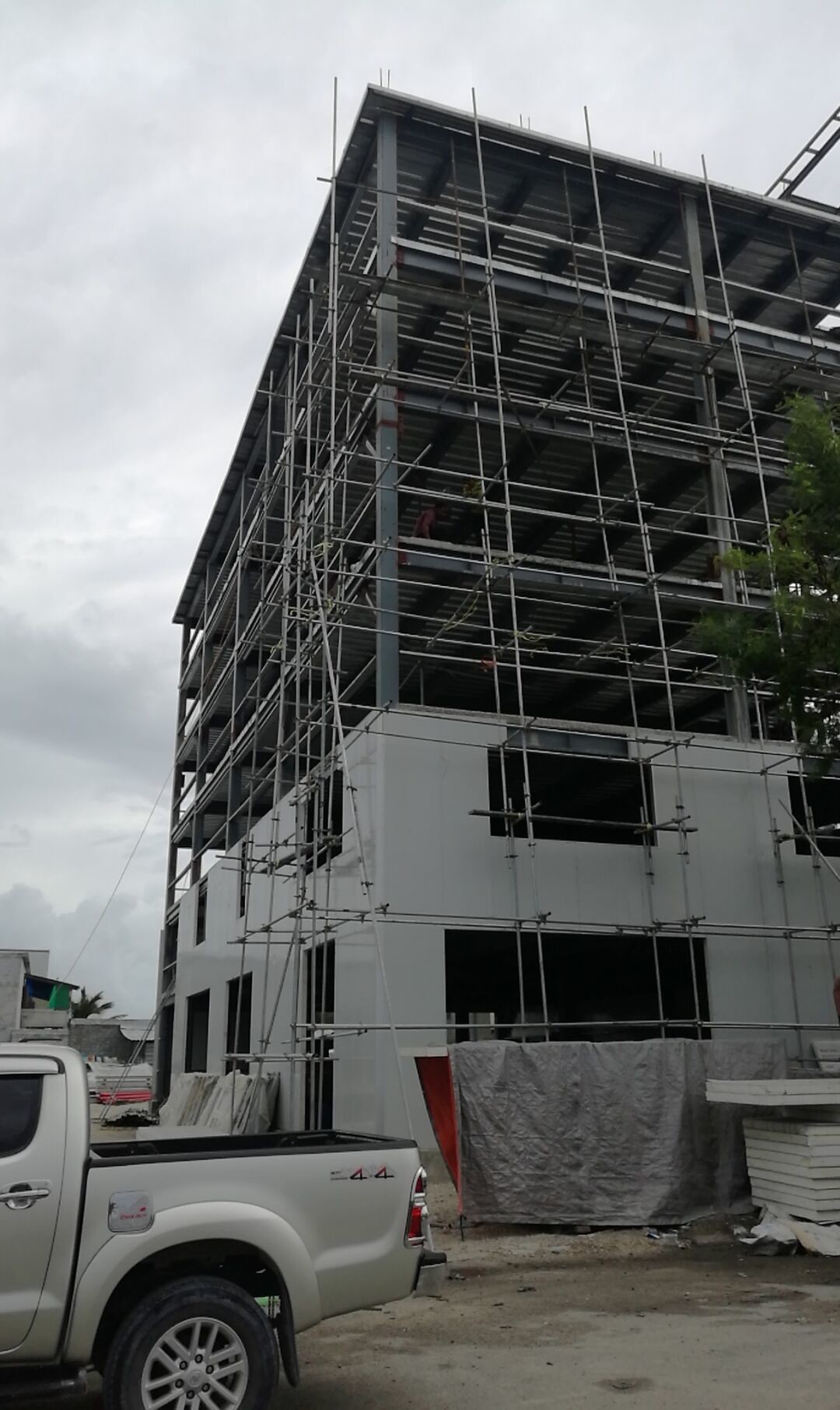 Maldives Steel Structure 7-Story Building With Insulated Panels