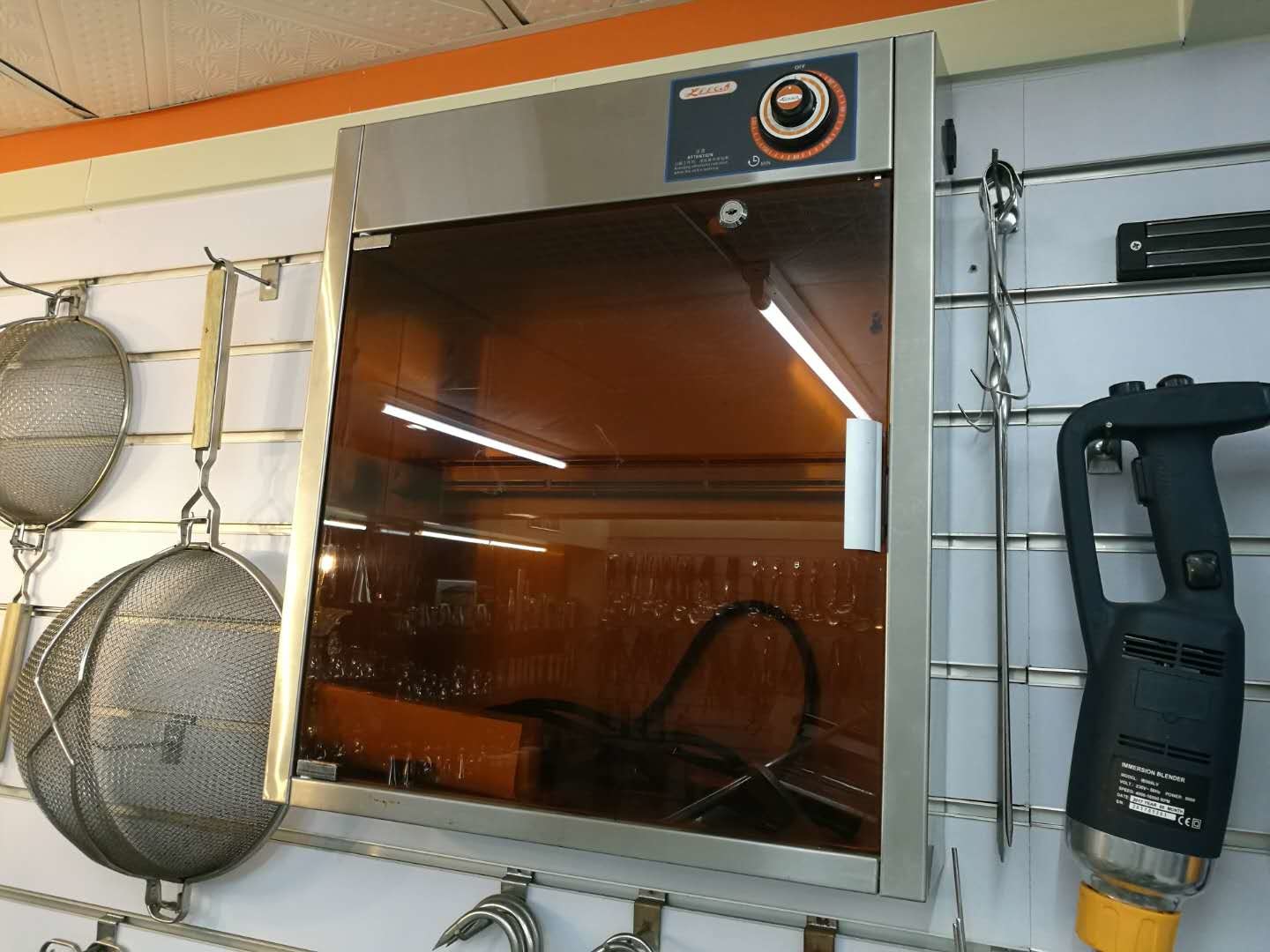 Wall - Hung Type Glass Door Ultraviolet Radiation Knife Disinfection Cabinet With Inner Magnetic Bar