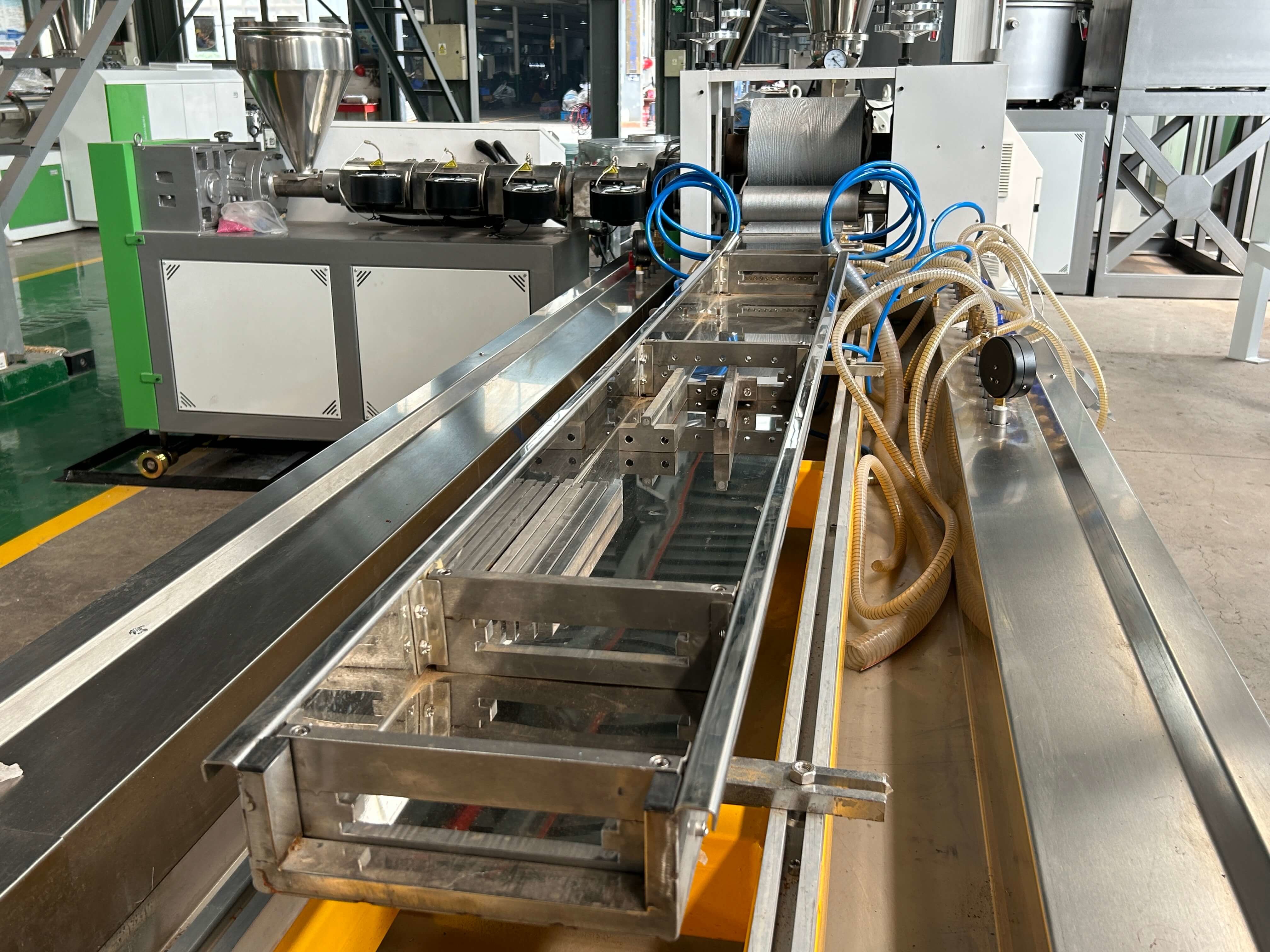 Co Outdoor Wpc Extrusion Line With 3D Embossing