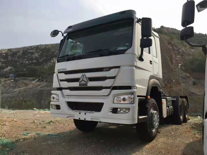Fast Air Suspension 10 Wheels Heavy Truck 12 Seater Truck Tractor with Rear Camera None and Steering Left from Sinotruck