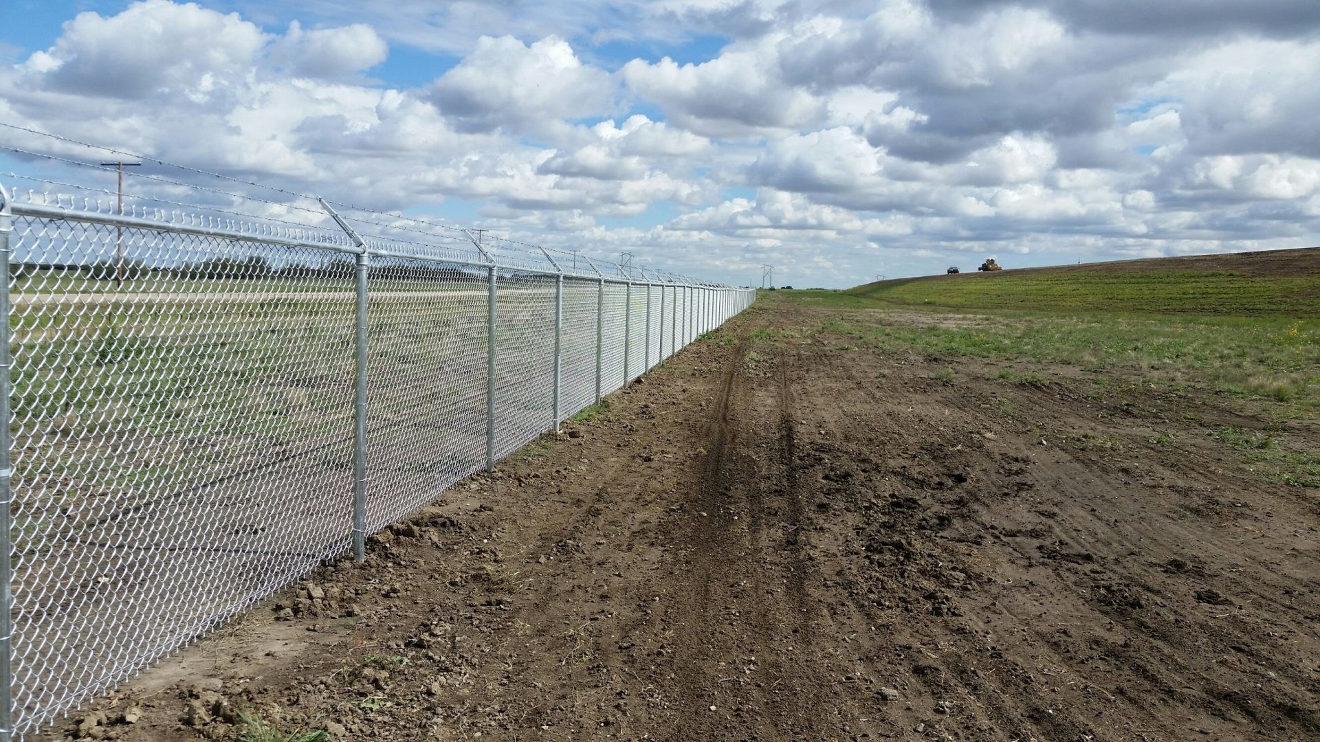 5 Foot Chain Wire Mesh Fence Galvanized PVC Commercial Metal Cyclone Wire Mesh Interlink Wire Fences