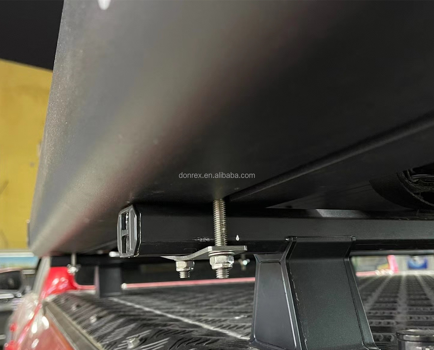 30l Capacity Car Roof Water Tank for Camping Road Shower Easy and Quick Installation