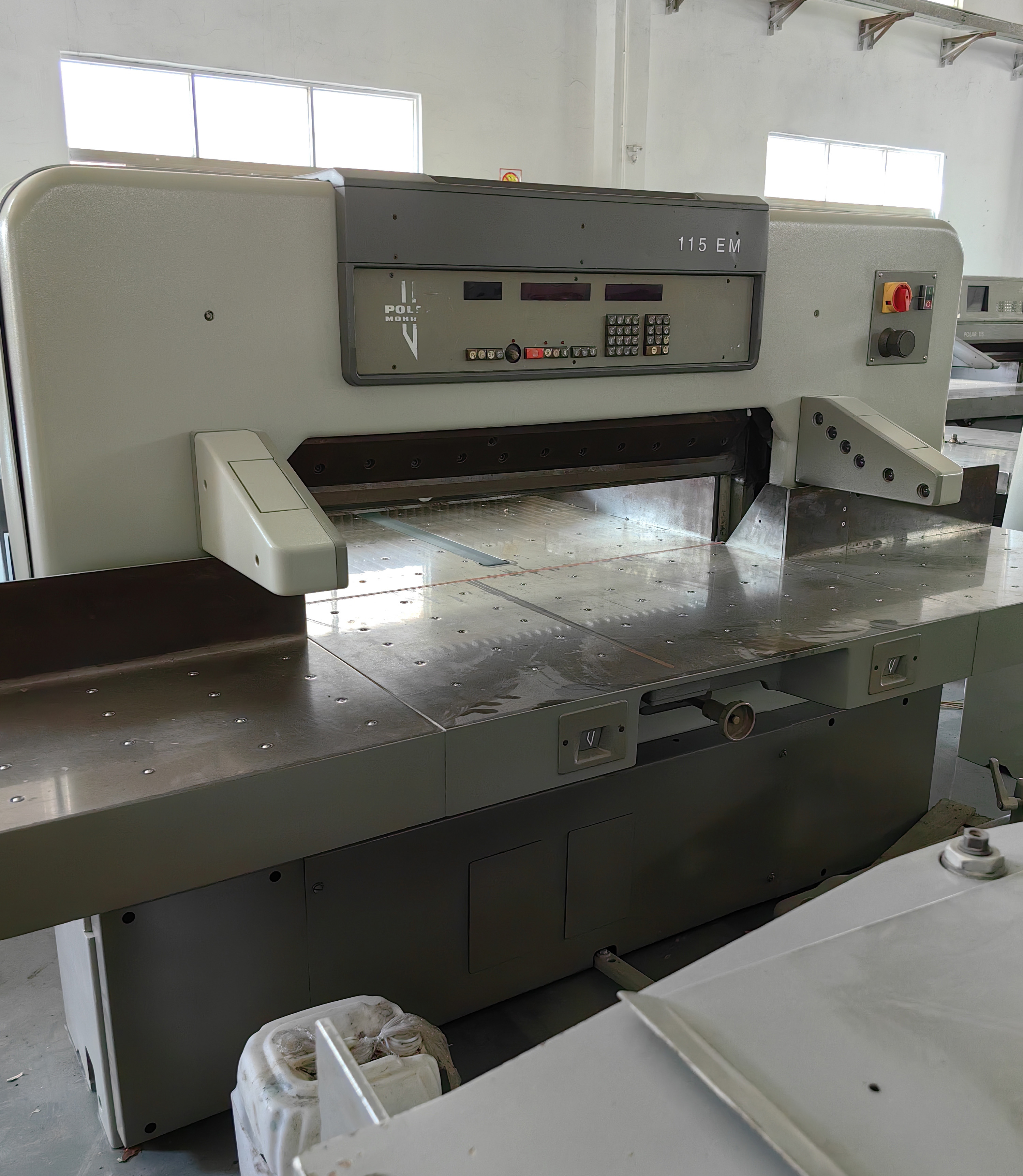 380V Used Polar Paper Cutting Machine 380v PLC Automatic Paper Cutter