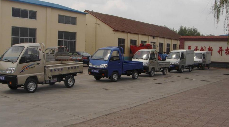 chinese famous brand EURO 2 diesel engine 103KW 140hp manufacturer customized 1 ton 2 ton cheap mini trucks