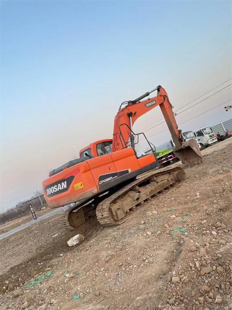 ORIGINAL Hydraulic Cylinder 2017 Year Model Doosan Used DX220 Excavator in Shanghai