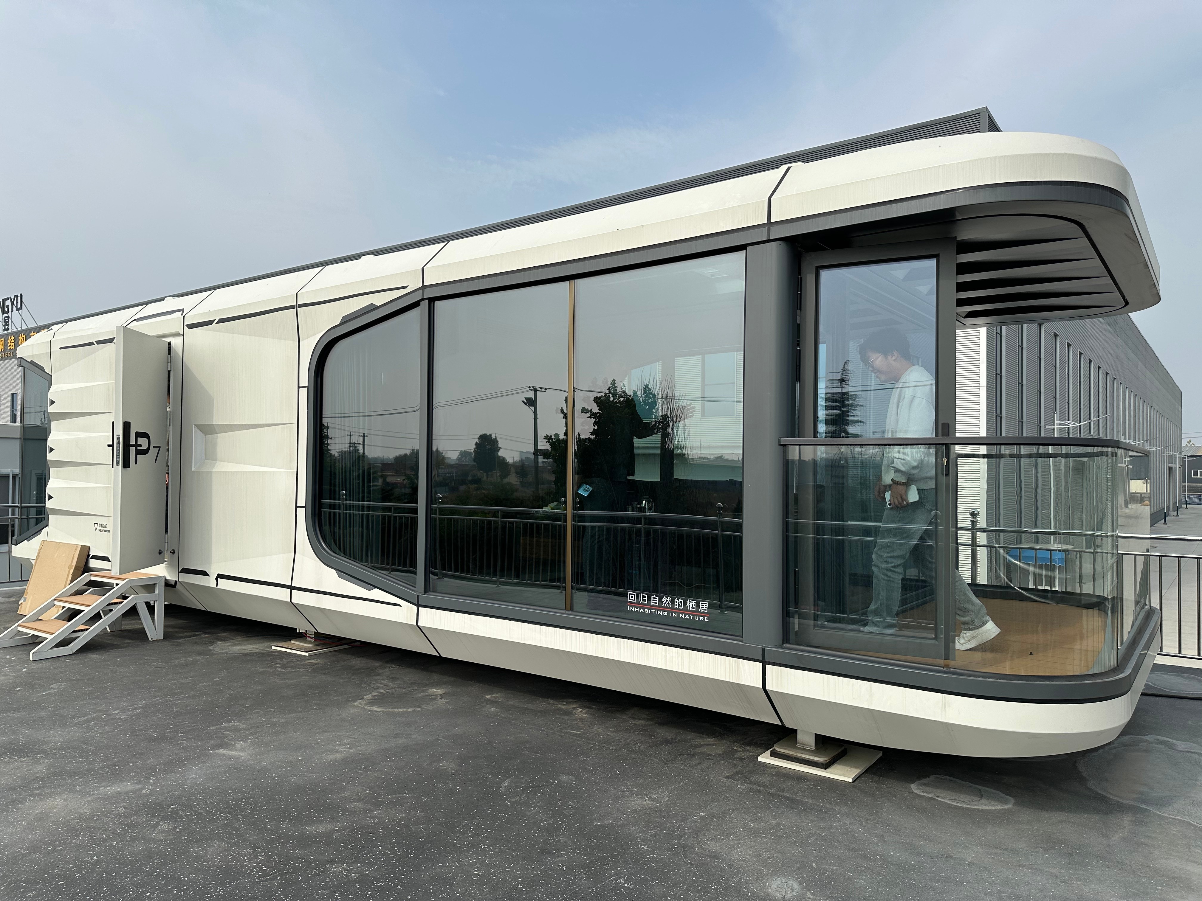 Sandwich Panel Outdoor Luxury Space Capsule House with Customized Color Prefab Modular Houses