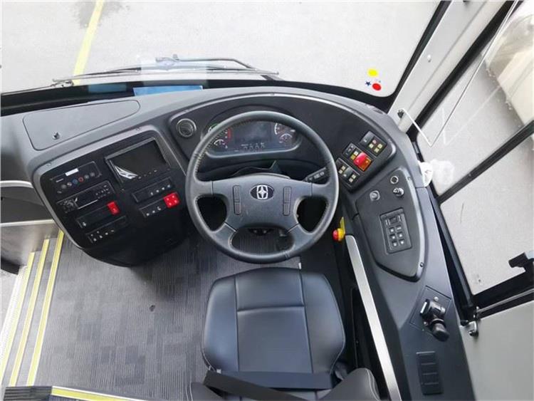 6 Gears Manual Diesel Engine Capacity 4-6L Luxury Coaches for City Transportation