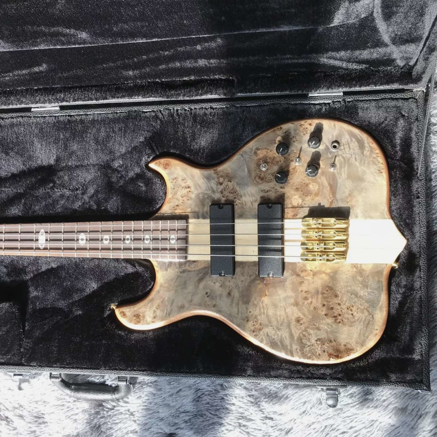 Custom 42 inch active pickup neck through body veneer maple top 4 strings Alembic style electric bass