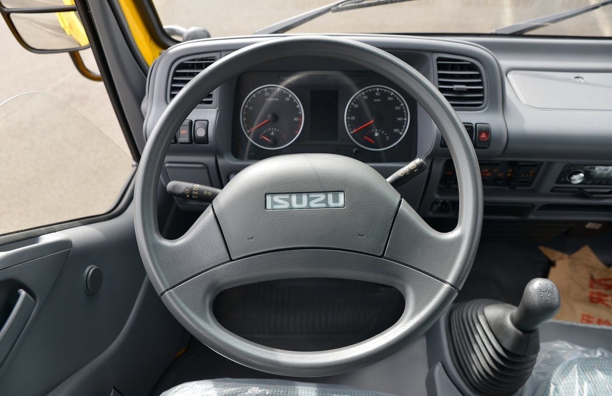 Versatile ISUZU RHD Small Mini Truck with 1 Ton Capacity and Gasoline/Diesel Engine