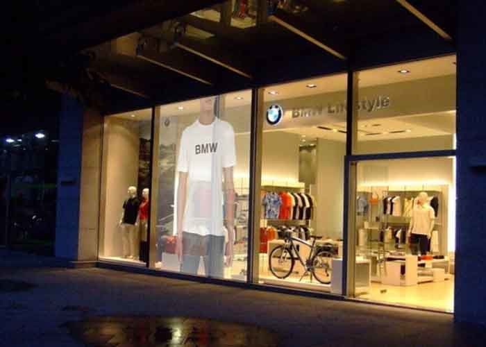 3.91mm Pixels Transparent Glass LED Display Screen Indoor 256x128 Dots