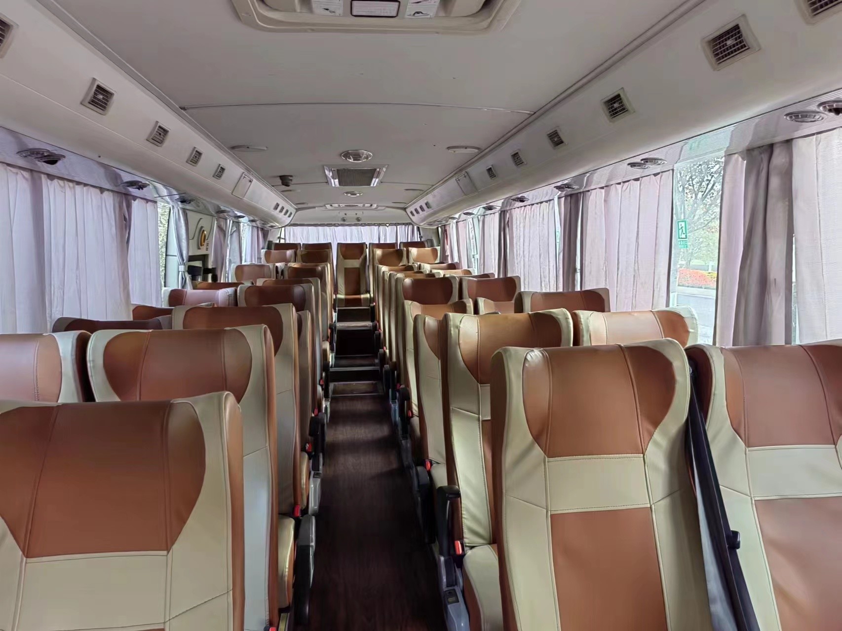 Yutong Bus Zk6115 Used Coach 47seater Left Hand Drive Buses China Brand EuroV Diesel Engine