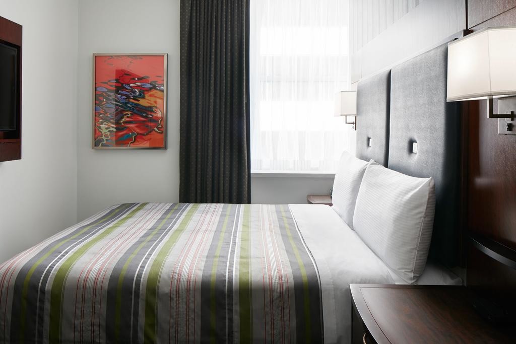 Hotel Bedroom Furniture Mahogany wood headboard Bed and Fixed Millwork TV Wall Panel with Reading desk
