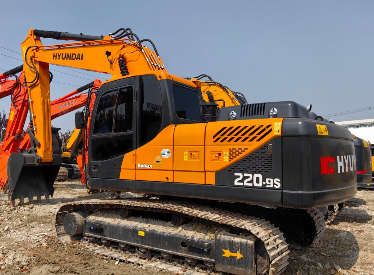 22T Used Hyundai 220 Crawler Excavator 1 M3 Bucket Capacity Secondhand Backhoe Digger