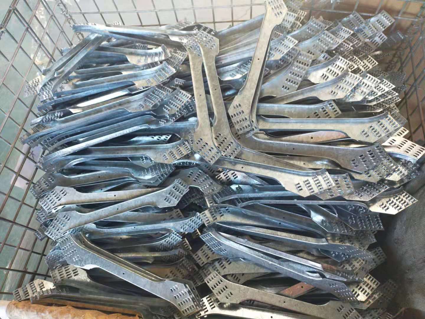 Hot Dip Galvanized Metal Building Materials The Essential Choice for Wooden Roofing